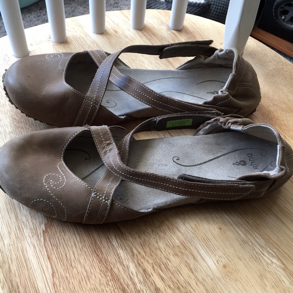 ahnu mary jane shoes